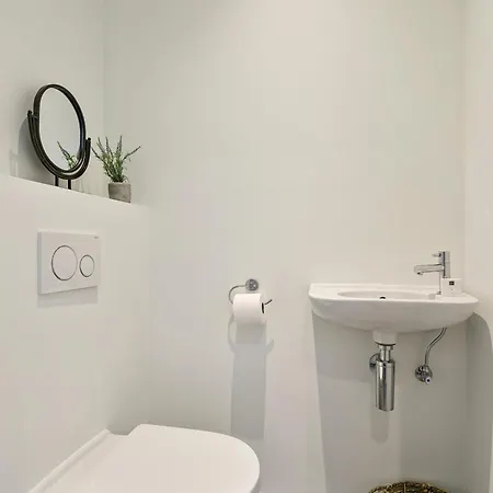 Huswell - Spacious Family Retreat With Terrace Vakantiehuis Oostende