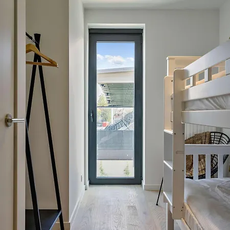 Huswell - Spacious Family Retreat With Terrace *