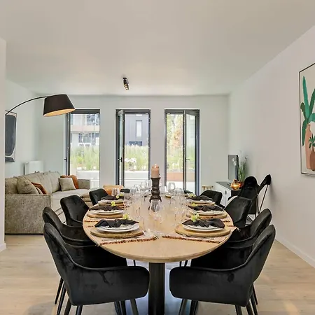 Huswell - Spacious Family Retreat With Terrace Oostende
