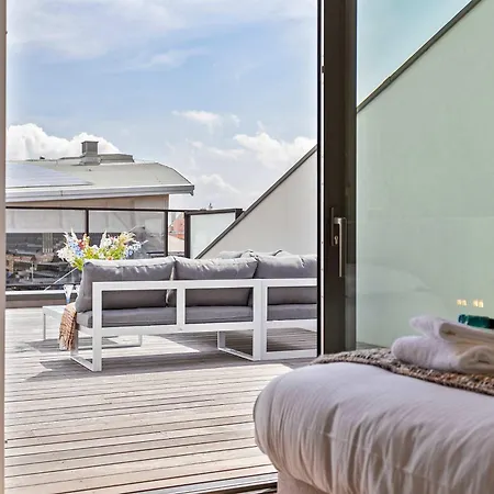 Huswell - Spacious Family Retreat With Terrace *