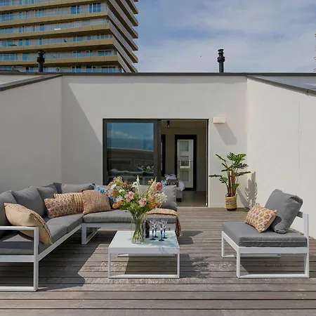 Huswell - Spacious Family Retreat With Terrace *
