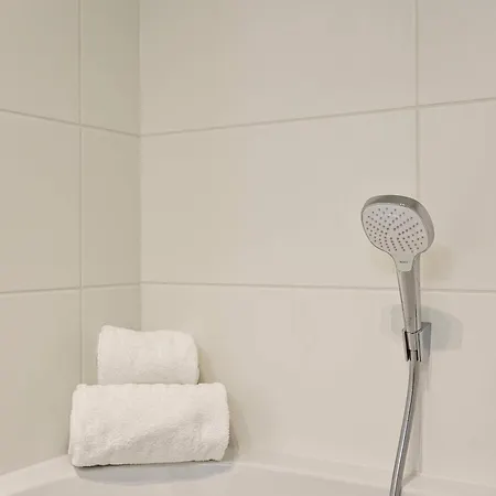 Huswell - Spacious Family Retreat With Terrace Οστένδη